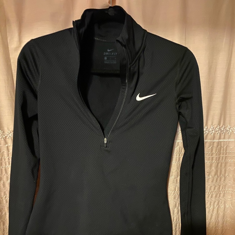 Nike dry fit women’s quarter zip long sleeve